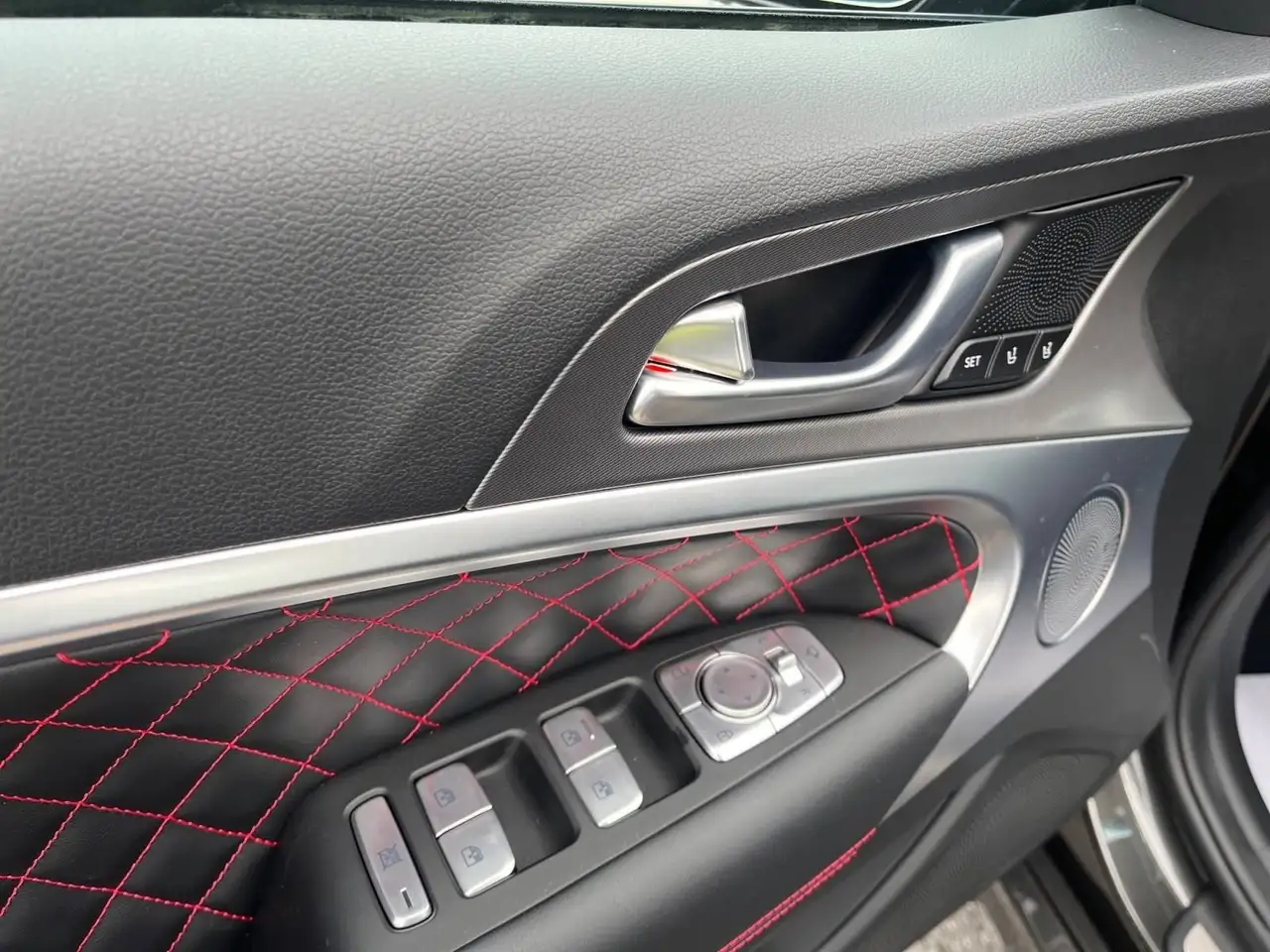 Genesis G70 снимка Genesis G70