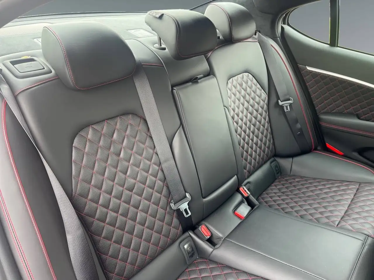 Genesis G70 снимка Genesis G70