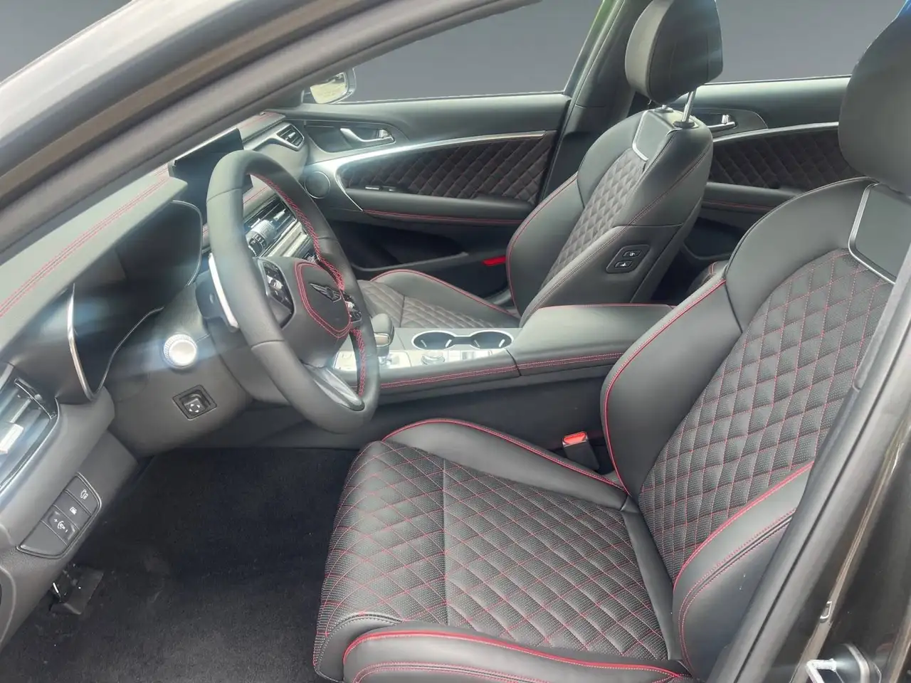 Genesis G70 снимка Genesis G70