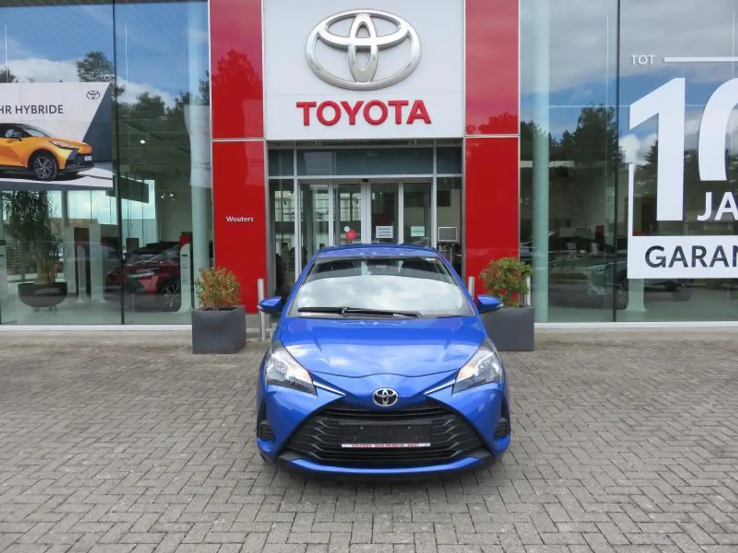 Toyota Yaris 1.0 Benz. Active & Pack Y-OUNG Blauw - 2