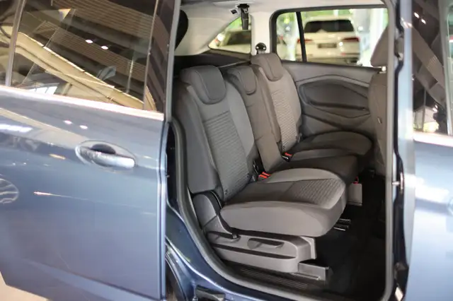 Ford Grand C-Max view 13