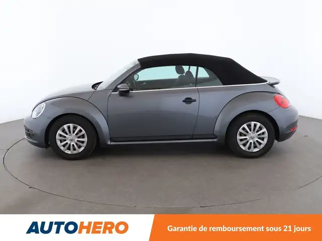 Volkswagen Beetle view 3