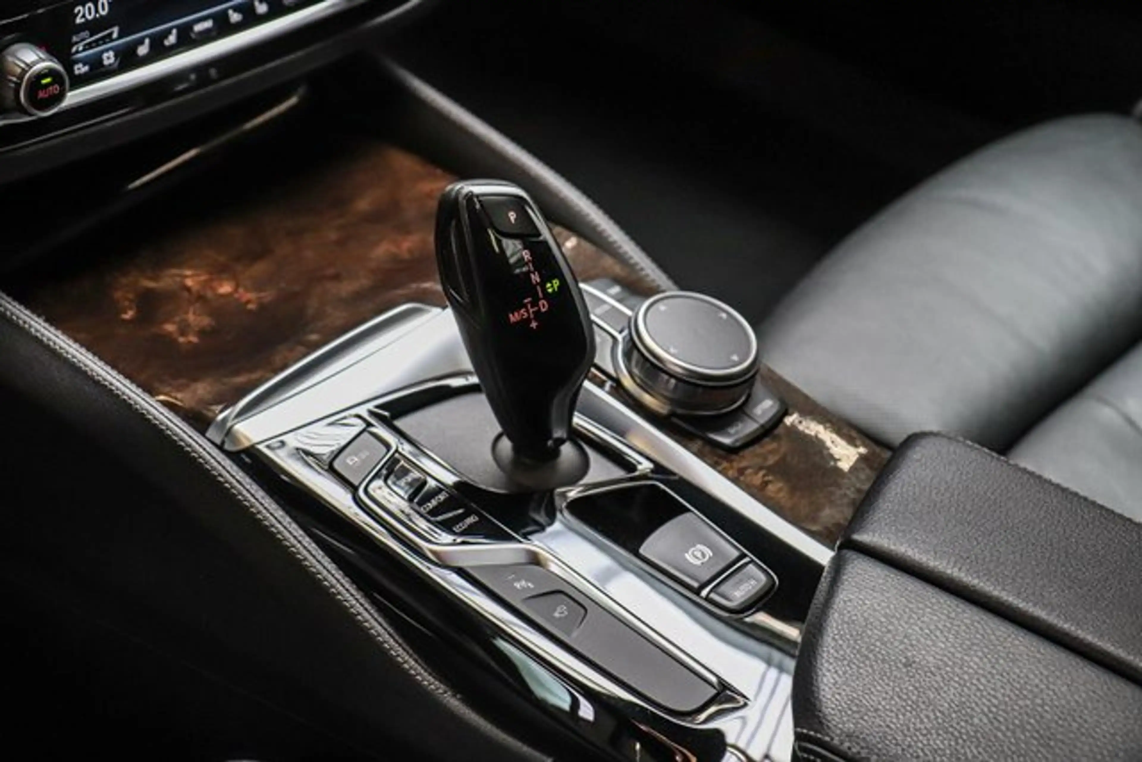 BMW 540 d xDrive Touring Sport-Aut/LUXURY LINE/HARMAN/ — photo 12