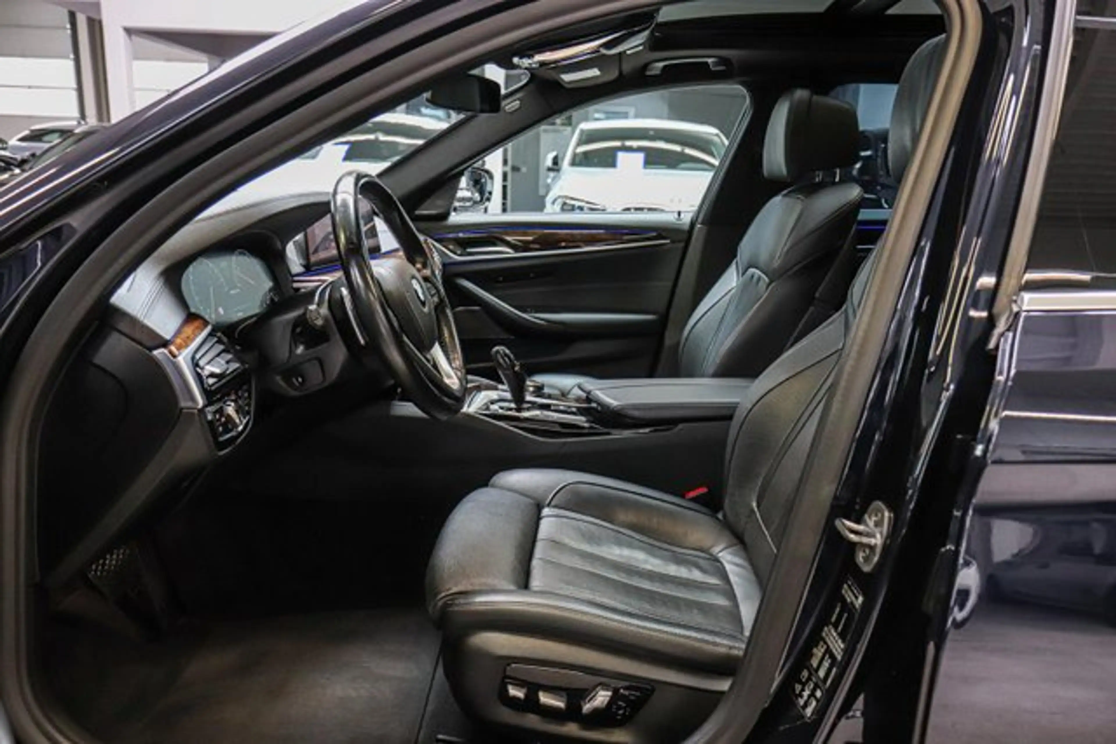 BMW 540 d xDrive Touring Sport-Aut/LUXURY LINE/HARMAN/ — photo 10