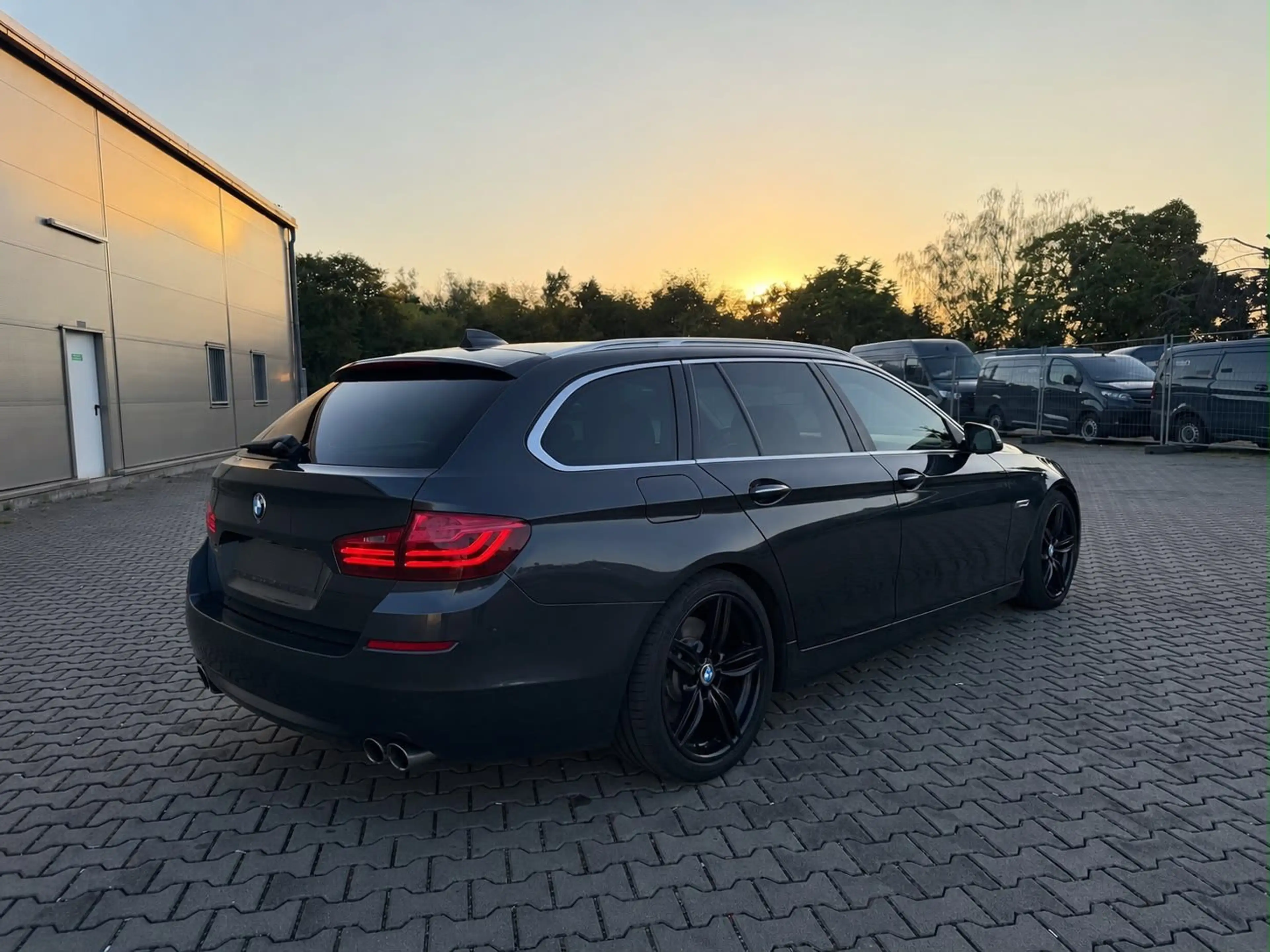 BMW 530 d xDrive Touring *360°Soft-Close*Head-Up* — photo 2