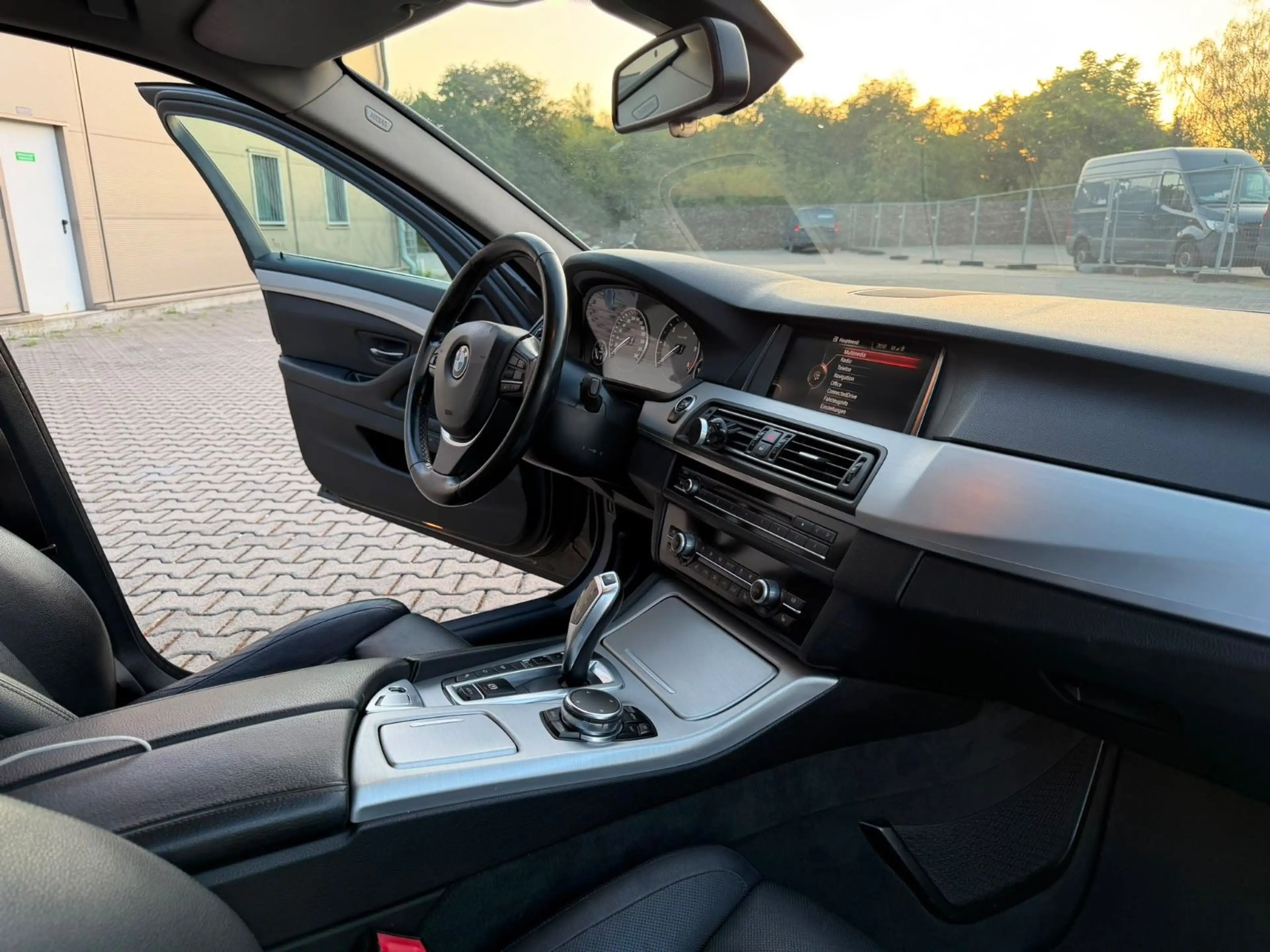 BMW 530 d xDrive Touring *360°Soft-Close*Head-Up* — photo 9