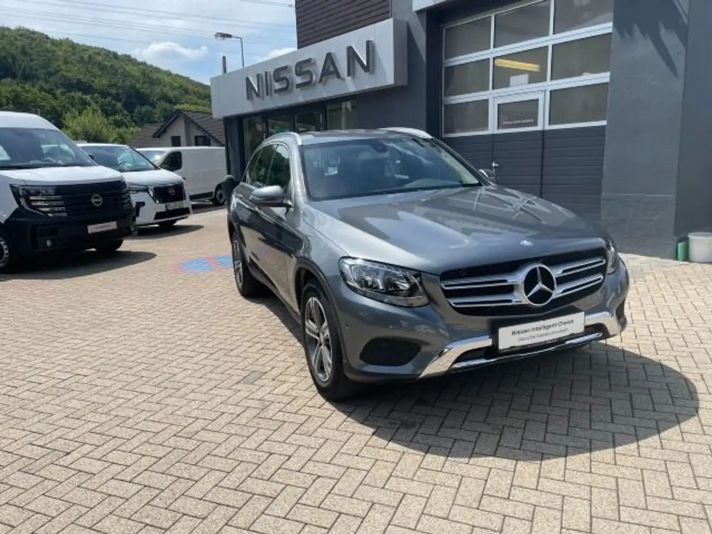 Mercedes-Benz GLC 220 d 4Matic 9G Navi Kamera SH AHK LED 1.Hand Grijs - 2
