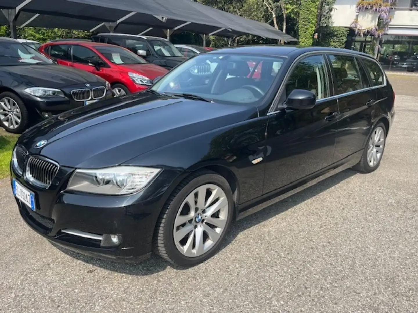 BMW 318 2.0d Touring Automatica Nero - 1