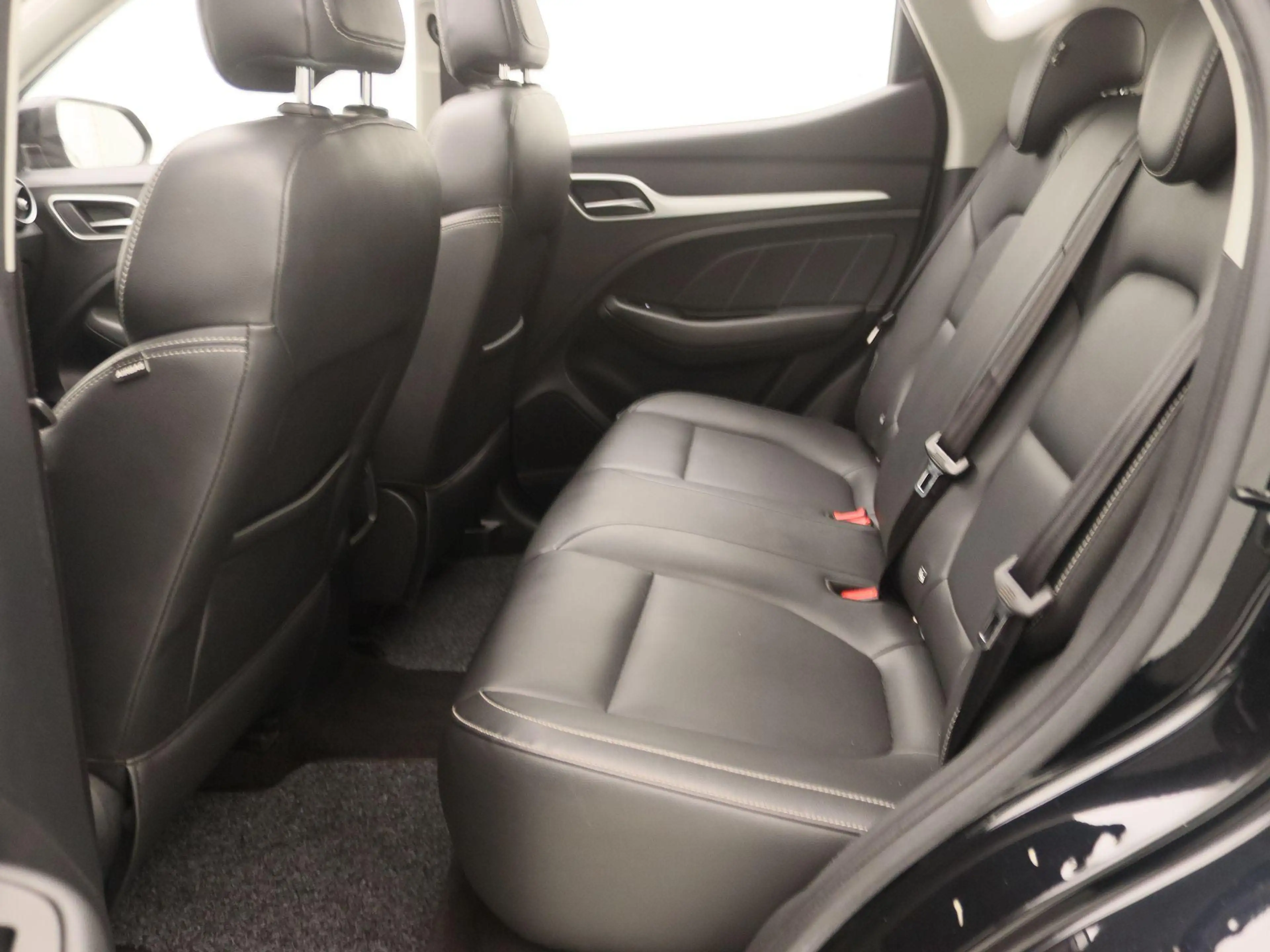 MG ZS EV Luxury 45 kWh | Panoramadak | Leder | Apple Car — photo 13