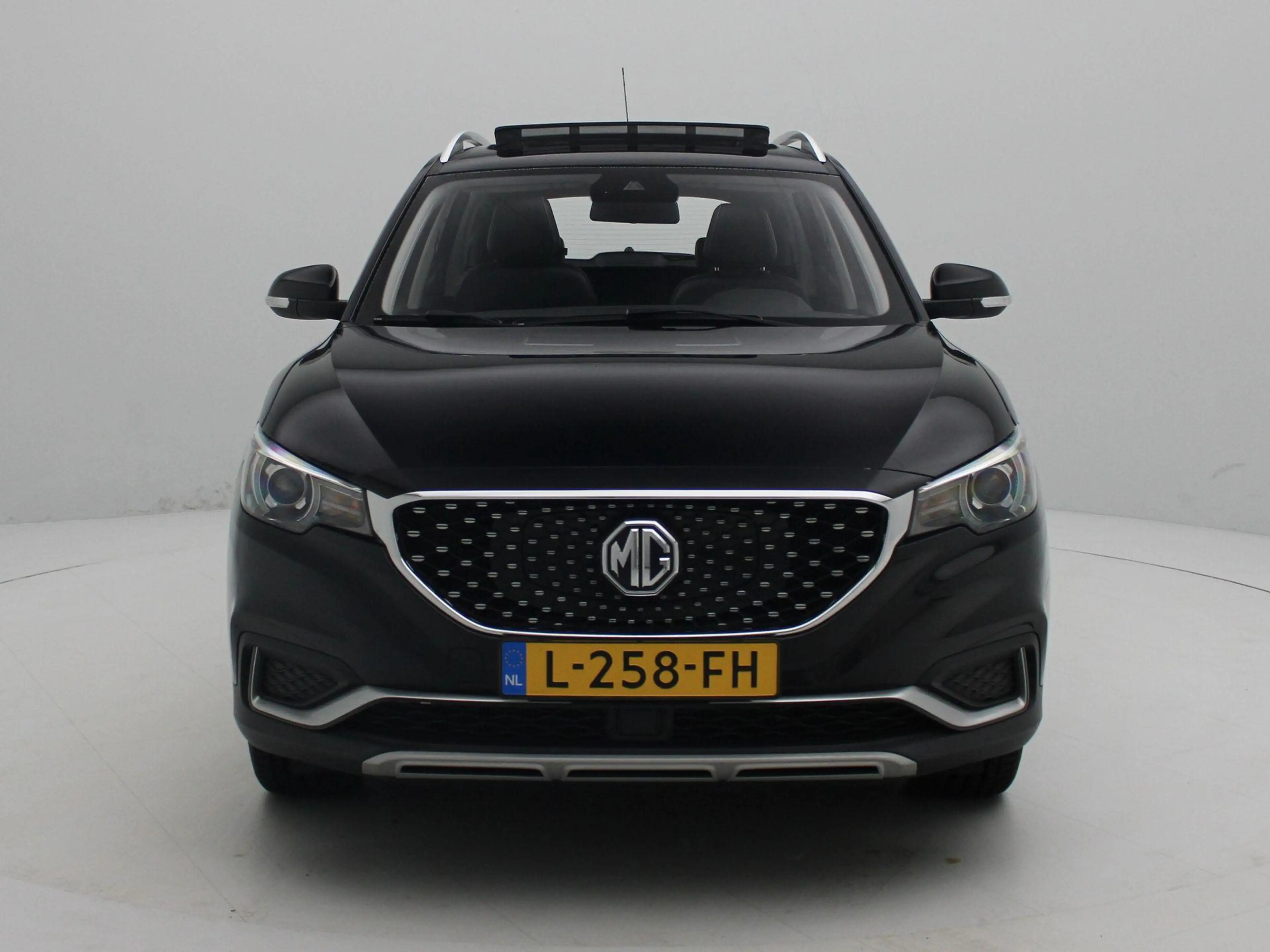 MG ZS EV Luxury 45 kWh | Panoramadak | Leder | Apple Car — photo 3
