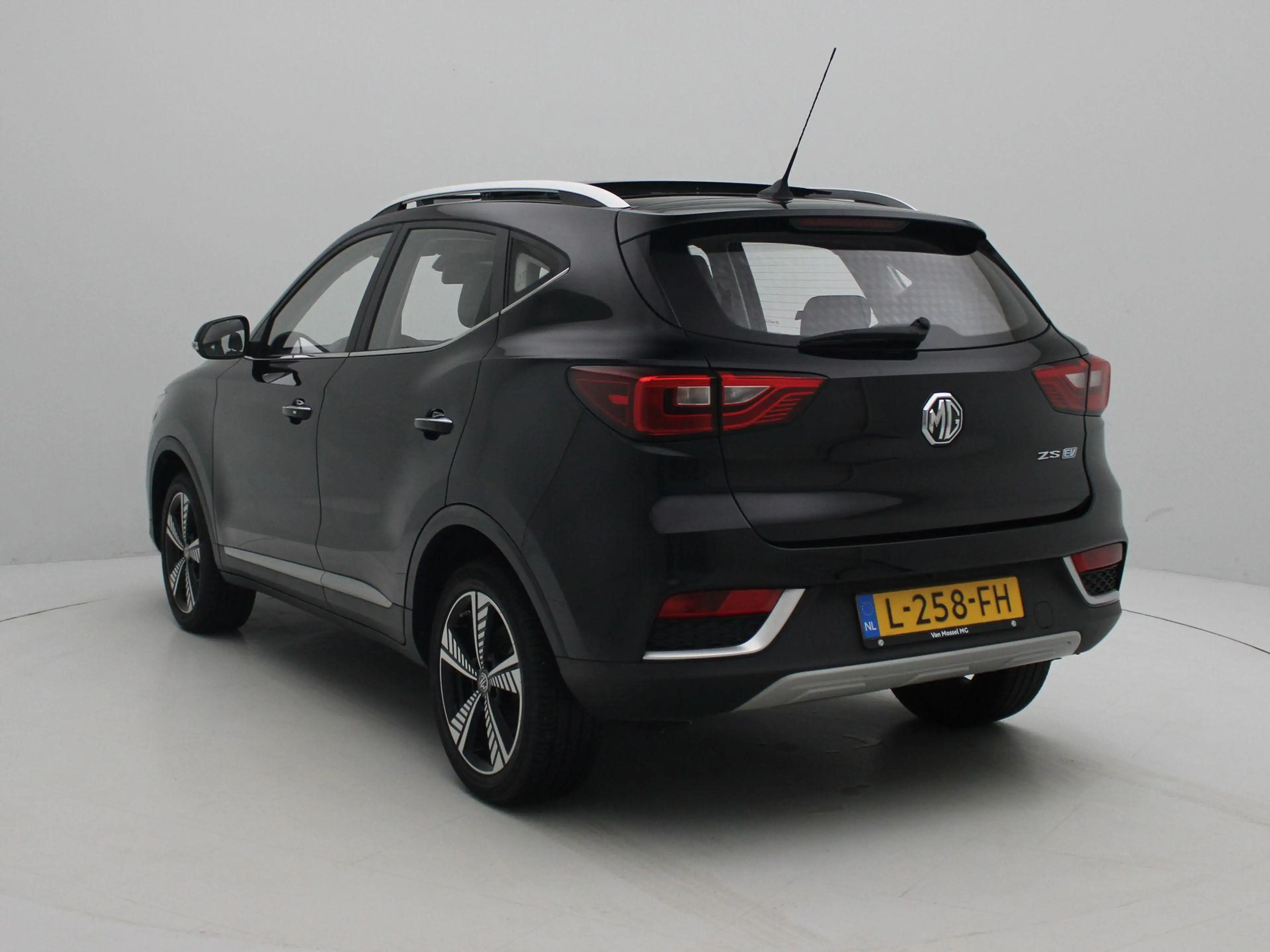 MG ZS EV Luxury 45 kWh | Panoramadak | Leder | Apple Car — photo 2