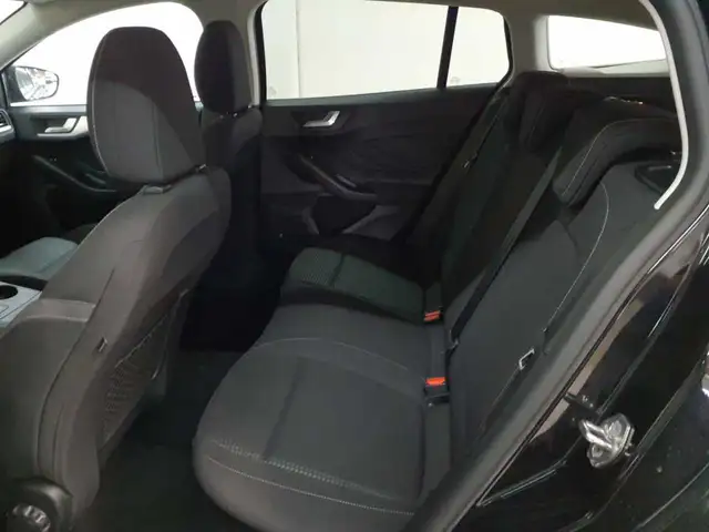 Ford Focus view 13