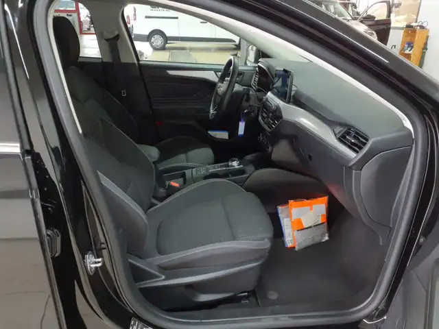 Ford Focus view 8