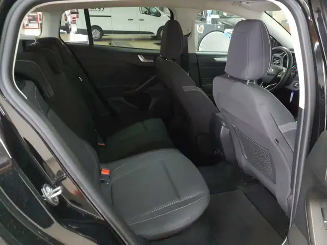 Ford Focus view 14