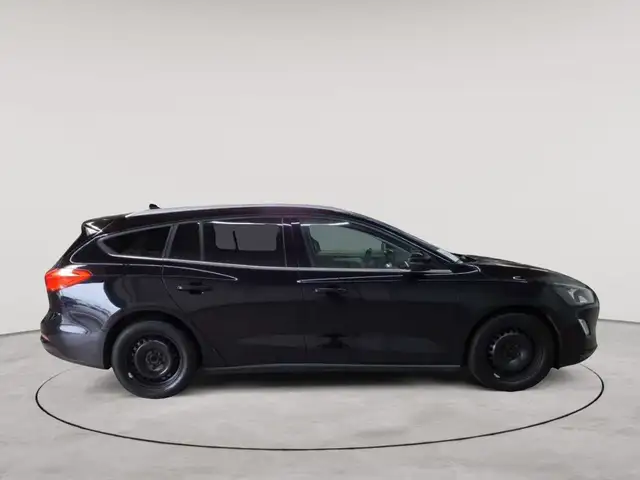 Ford Focus view 3