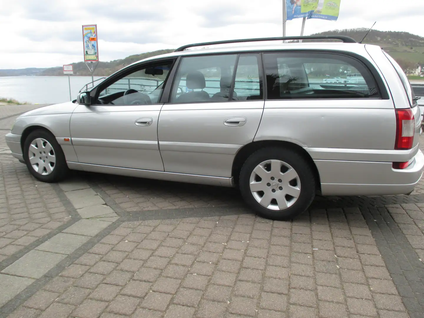 Opel Omega Omega Caravan 2.2 16 V,orig.135.000 KM, AHK !!! Plateado - 2