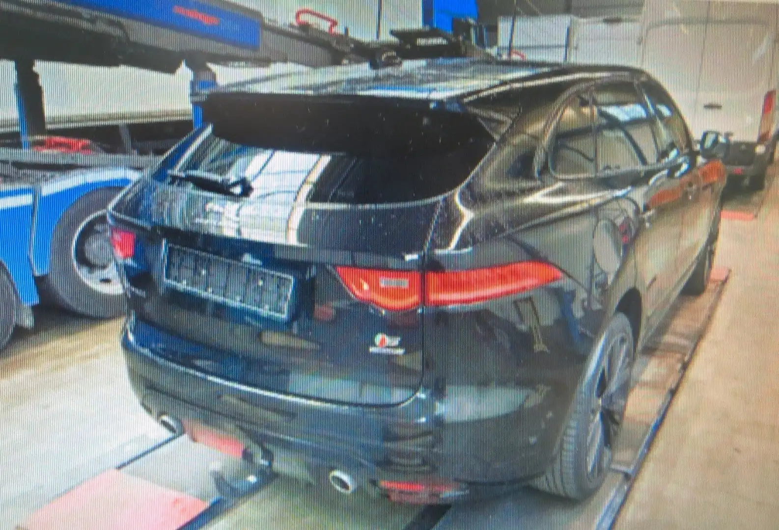 Jaguar F-Pace F-PACE S AWD Schwarz - 2