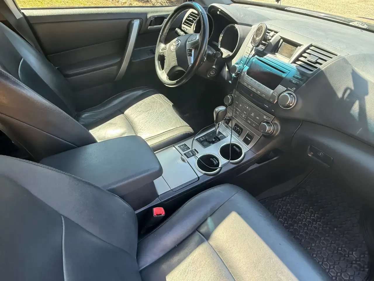 Toyota Highlander снимка Toyota Highlander