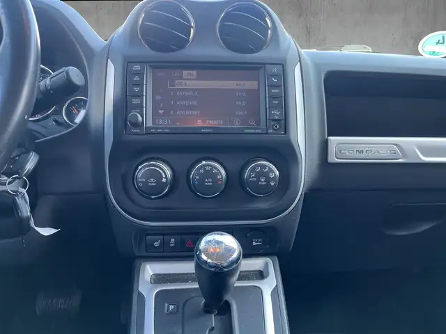 Jeep Compass view 13