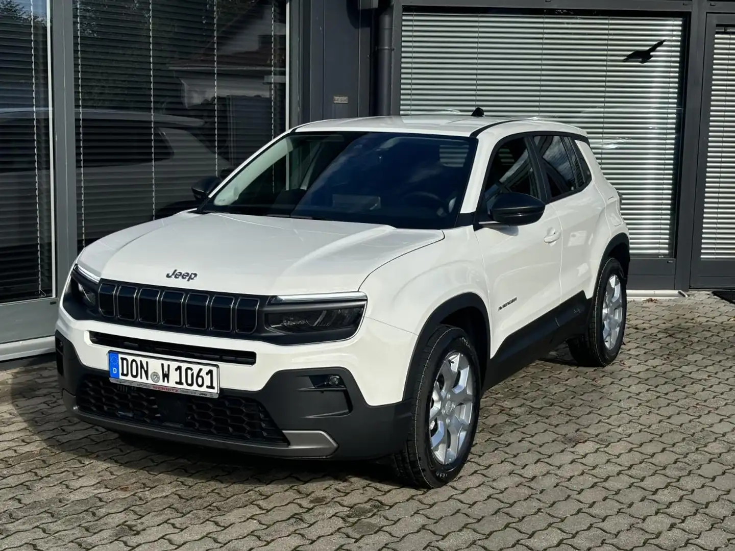Jeep Avenger 1.2 e-Hybrid Automatik Longitude*SHZ*KAMERA*ACC*PD Weiß - 1