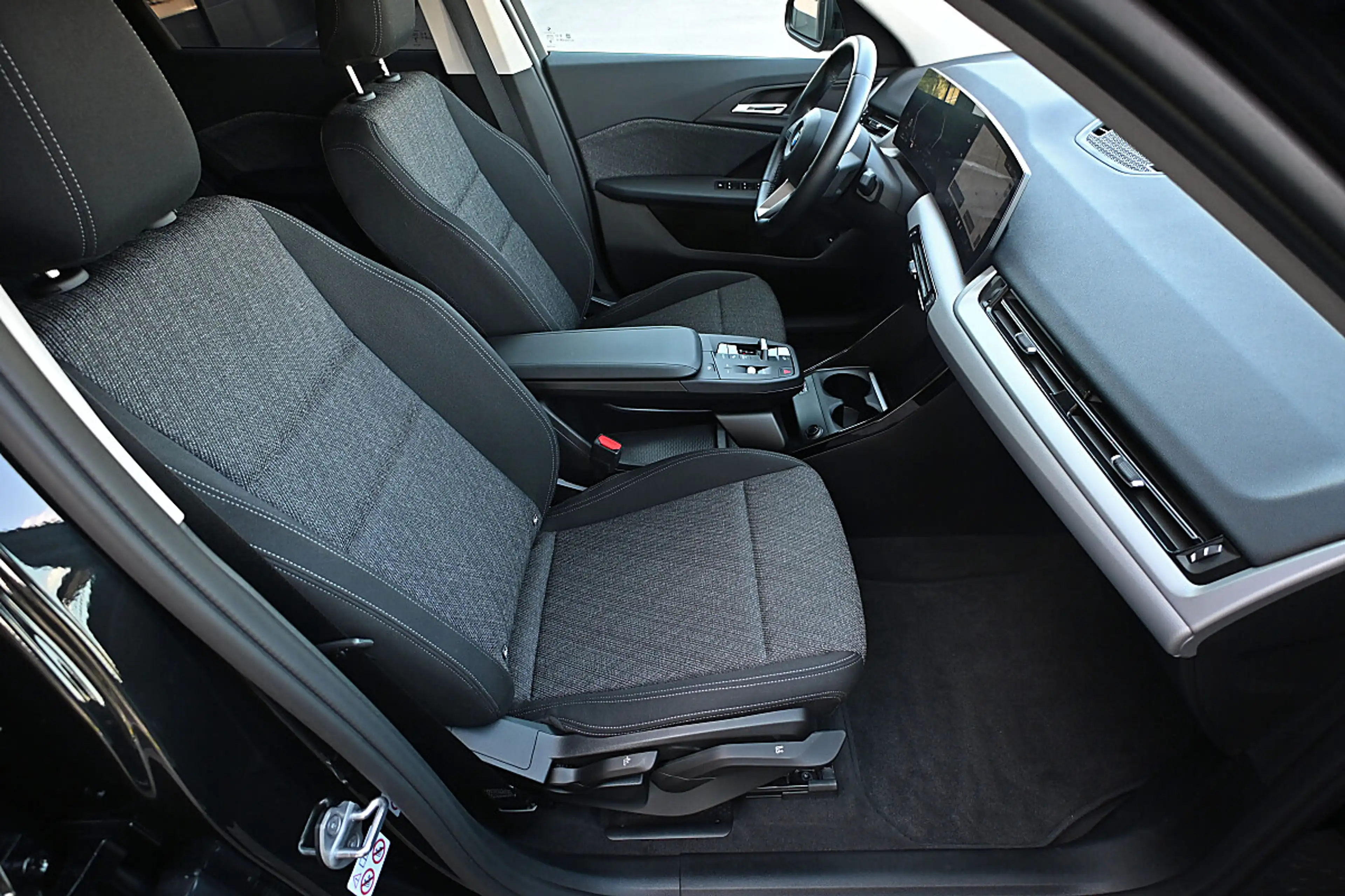 BMW X1 sDrive18d Aut. LED, Navi, Spurhalte, Kamera — photo 8