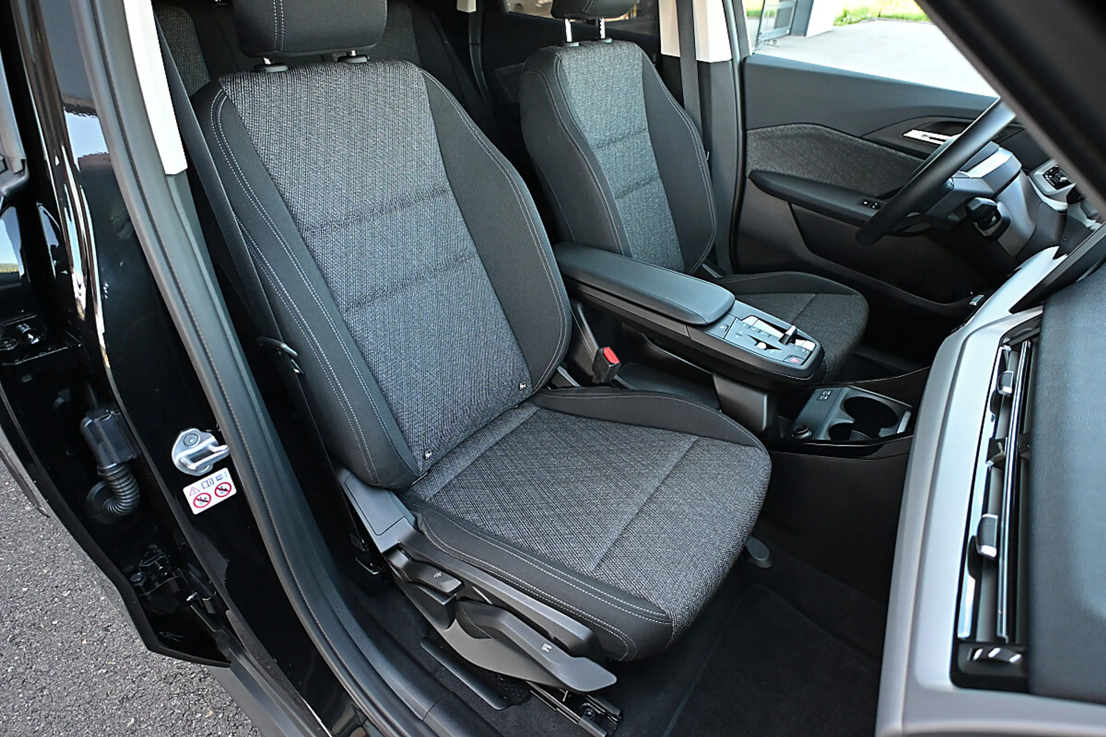 BMW X1 sDrive18d Aut. LED, Navi, Spurhalte, Kamera — photo 7