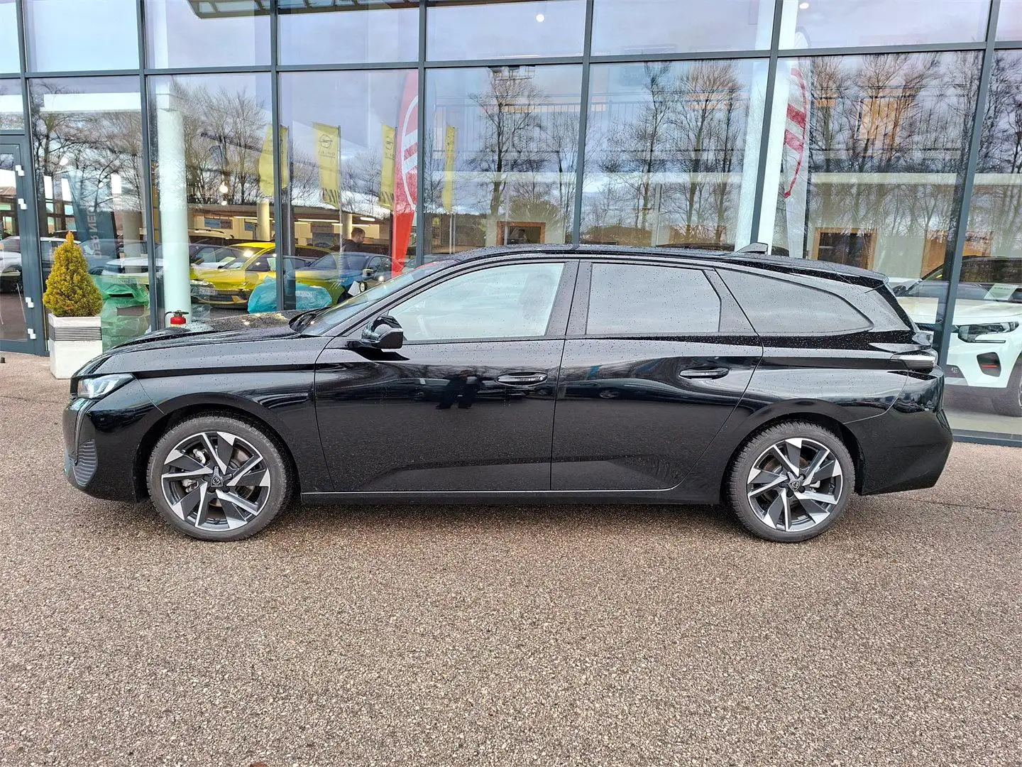 Peugeot 308 SW Hybrid 136 e-DSC6 Allure Schwarz - 2