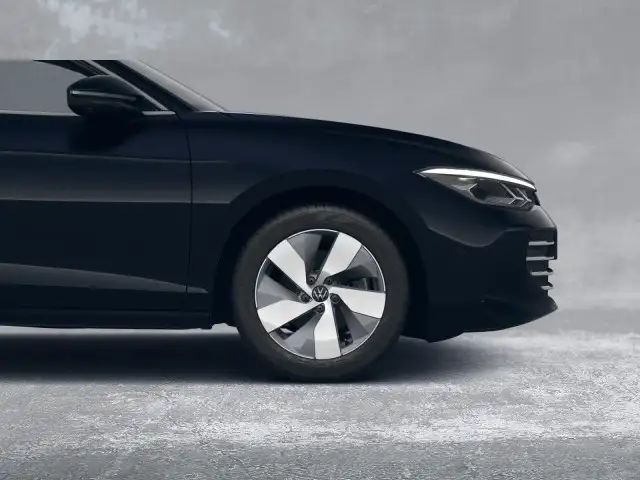 Volkswagen Passat view 4