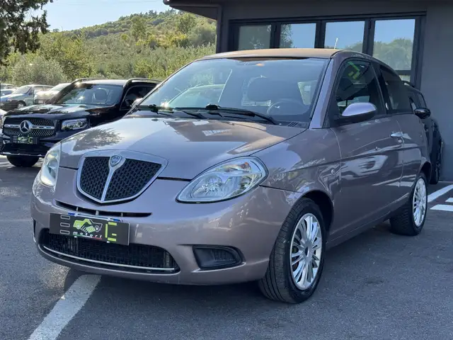 Lancia Ypsilon