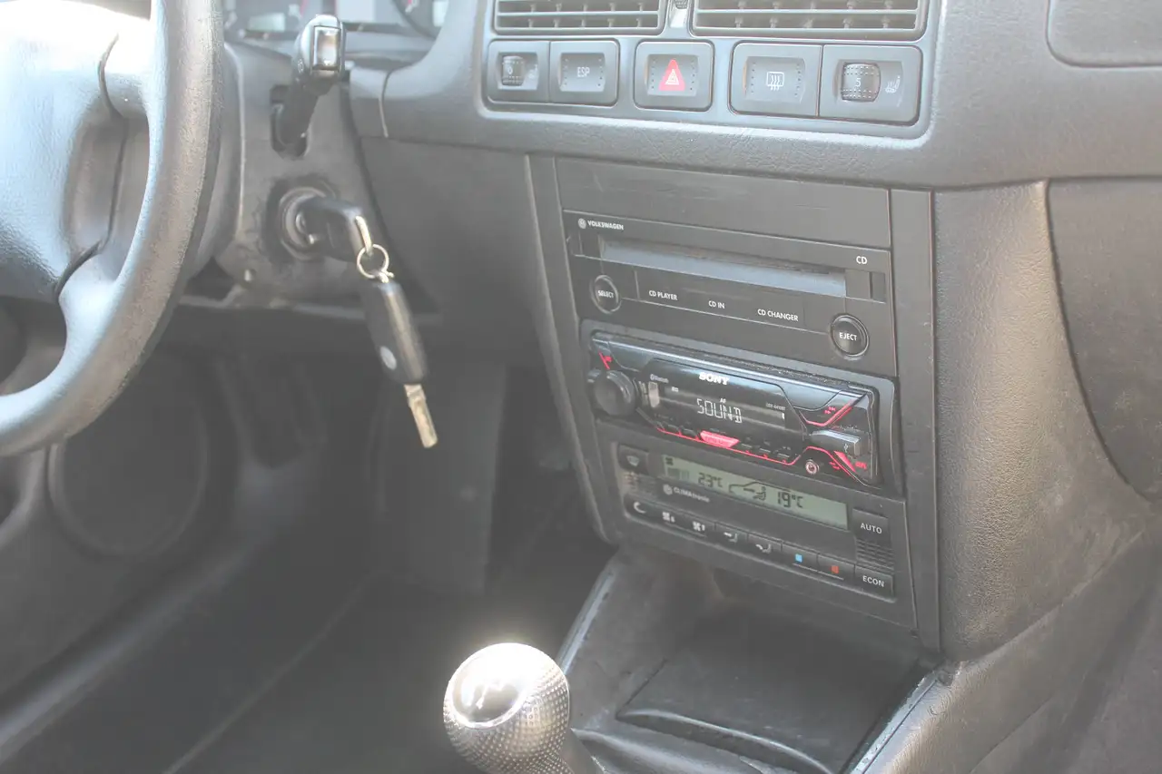Volkswagen Golf IV 1.4 Special Klimatronic SHZ PDC, foto 6