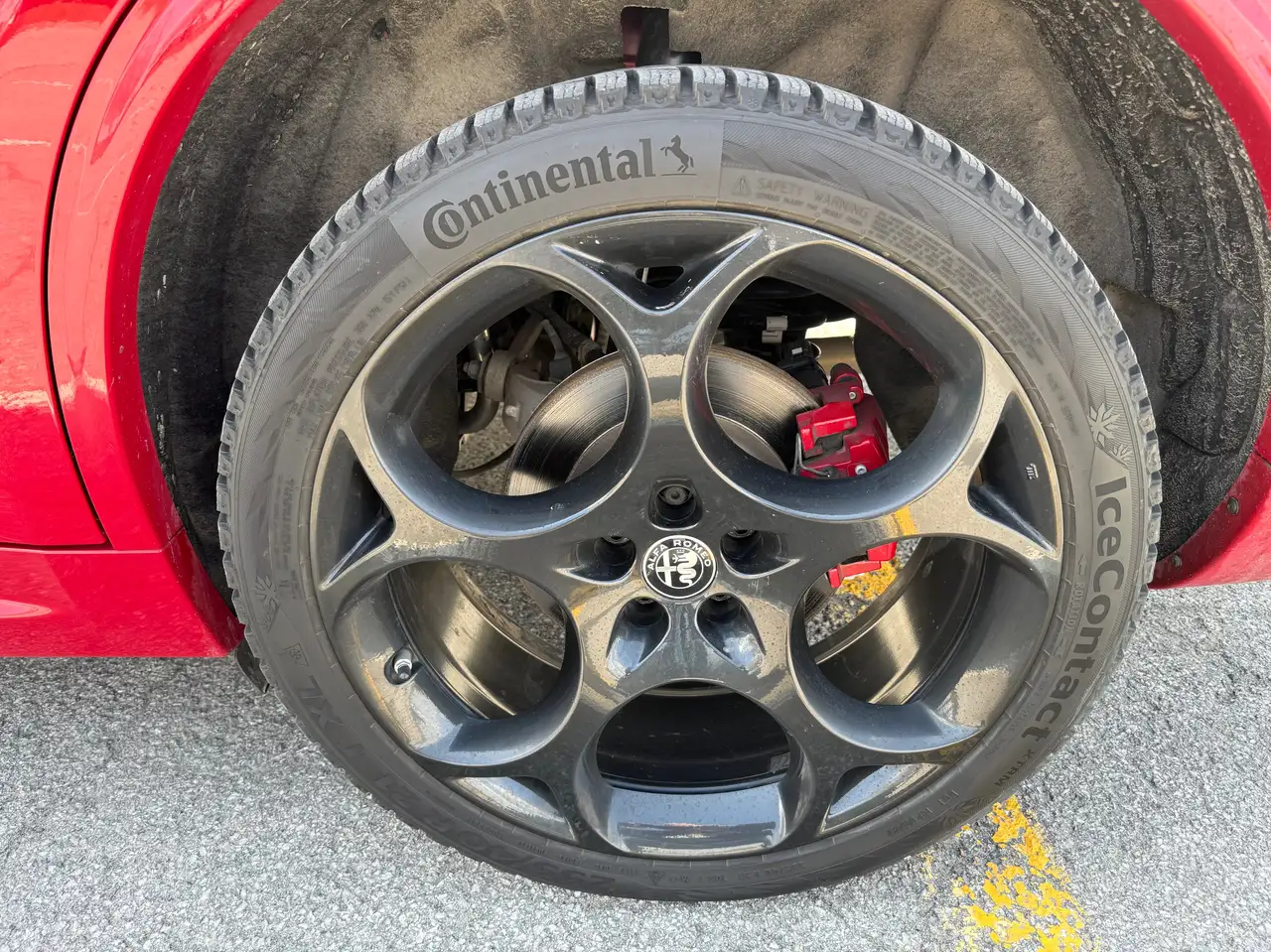 Alfa Romeo Stelvio снимка Alfa Romeo Stelvio