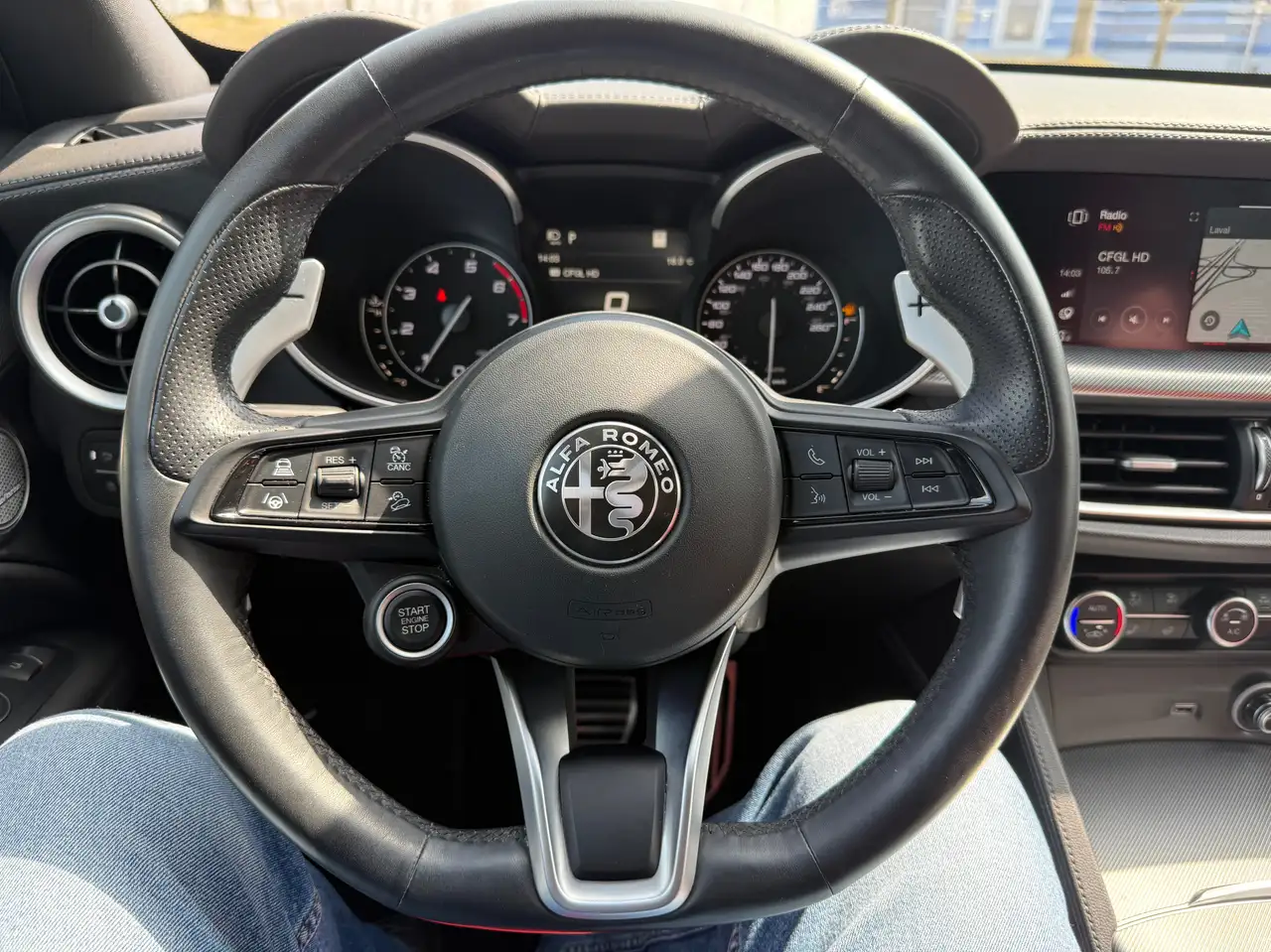 Alfa Romeo Stelvio снимка Alfa Romeo Stelvio