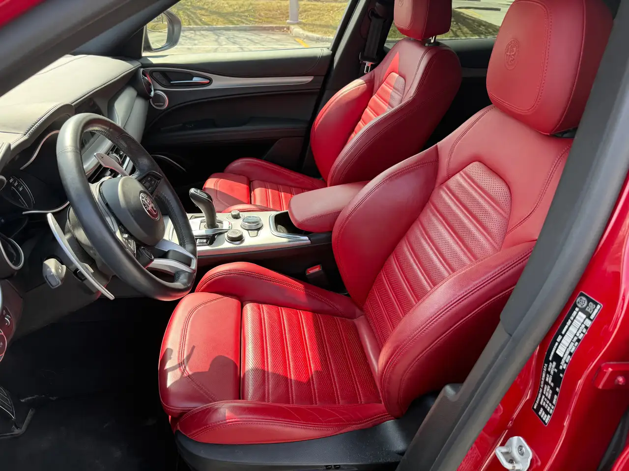 Alfa Romeo Stelvio снимка Alfa Romeo Stelvio