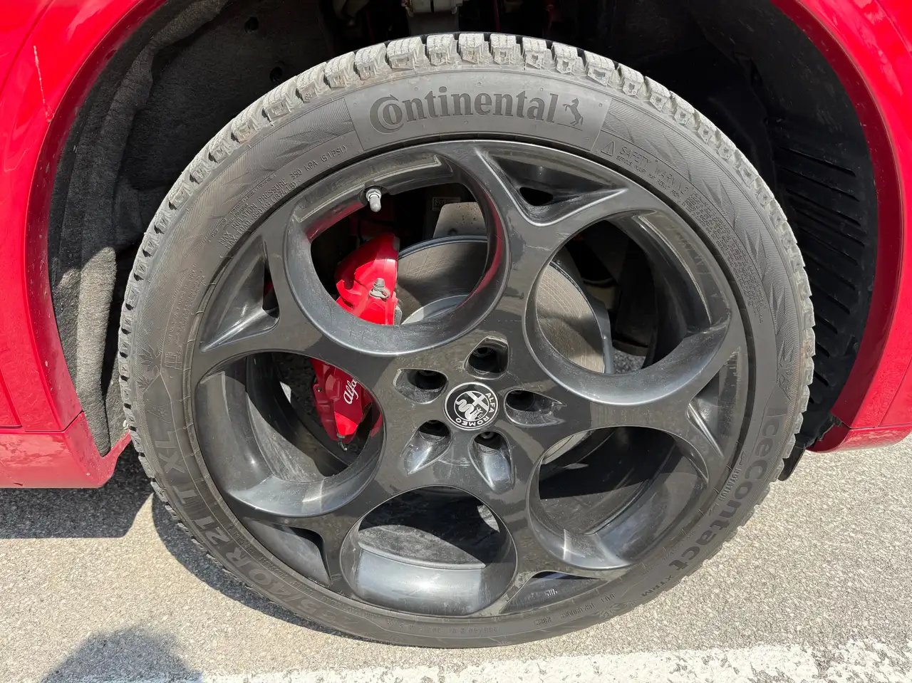 Alfa Romeo Stelvio снимка Alfa Romeo Stelvio