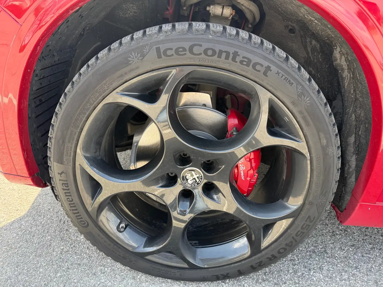 Alfa Romeo Stelvio снимка Alfa Romeo Stelvio