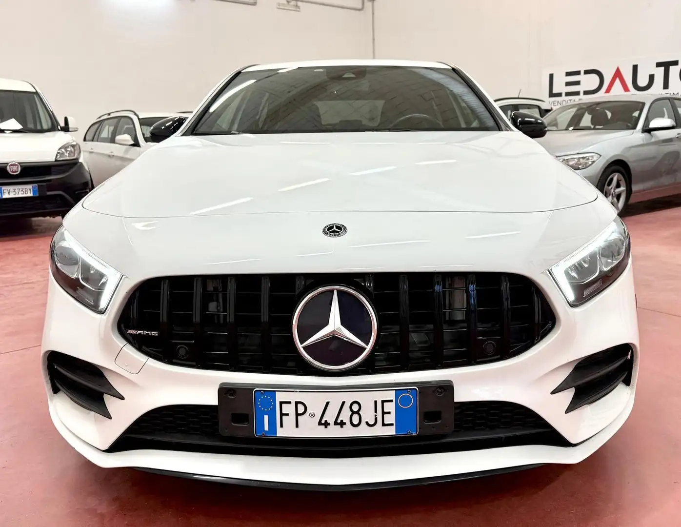 Mercedes-Benz A 180 *PREMIUM*AMG*NEOPATENTATI*116CV*GARANZIA*12MESI* Weiß - 2