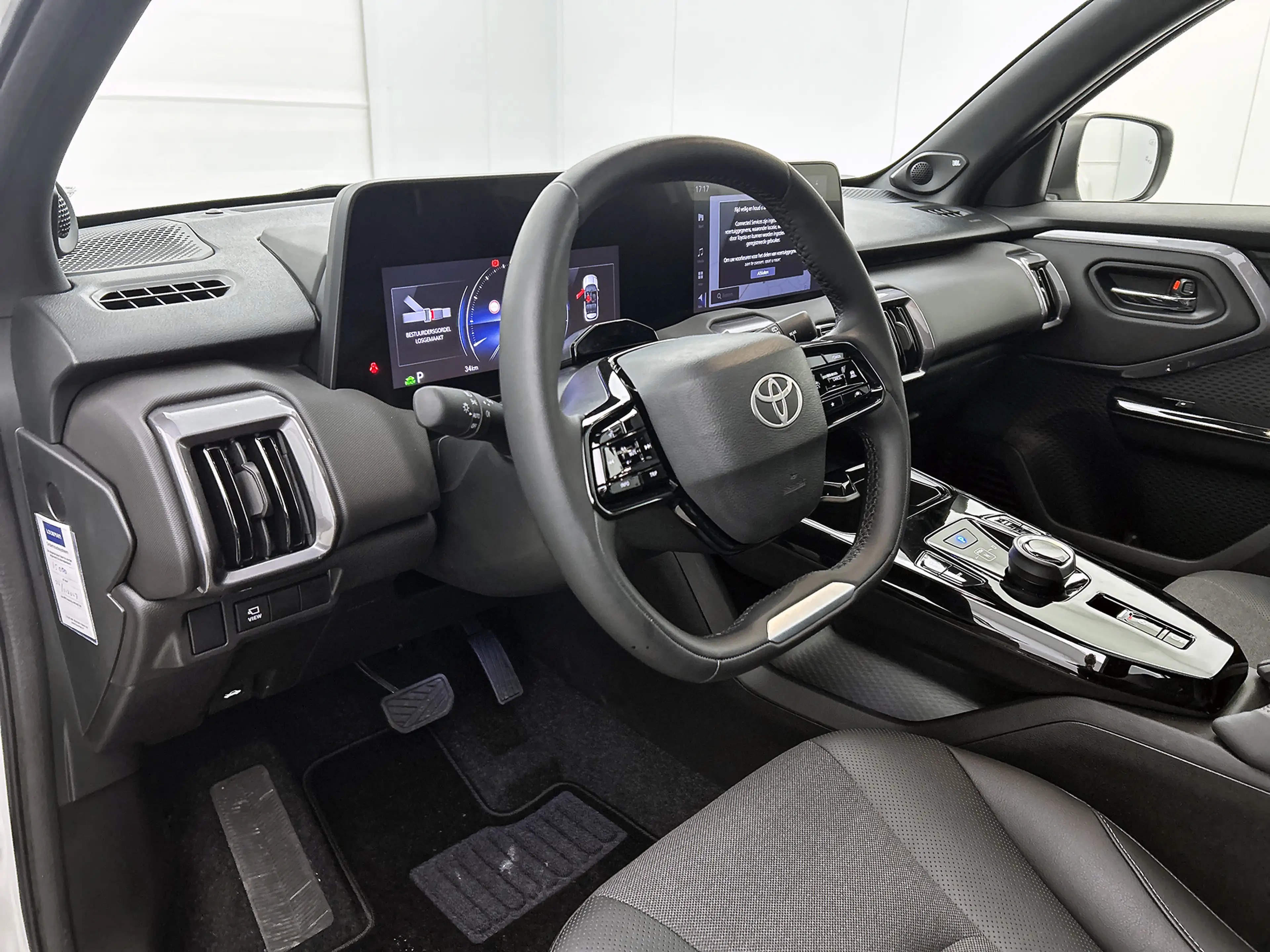 Toyota Urban Cruiser Executive 61 kWh | DEMO | — photo 9