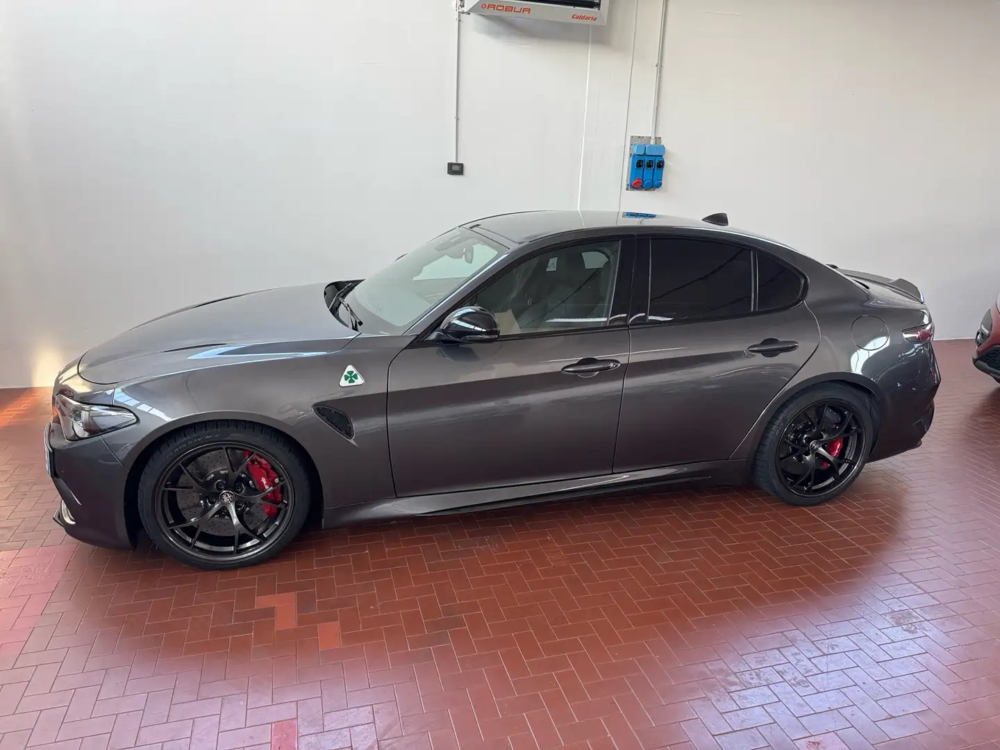 Alfa Romeo Giulia 2.9 V6 Quadrifoglio 510cv auto carboceramica Grigio - 2
