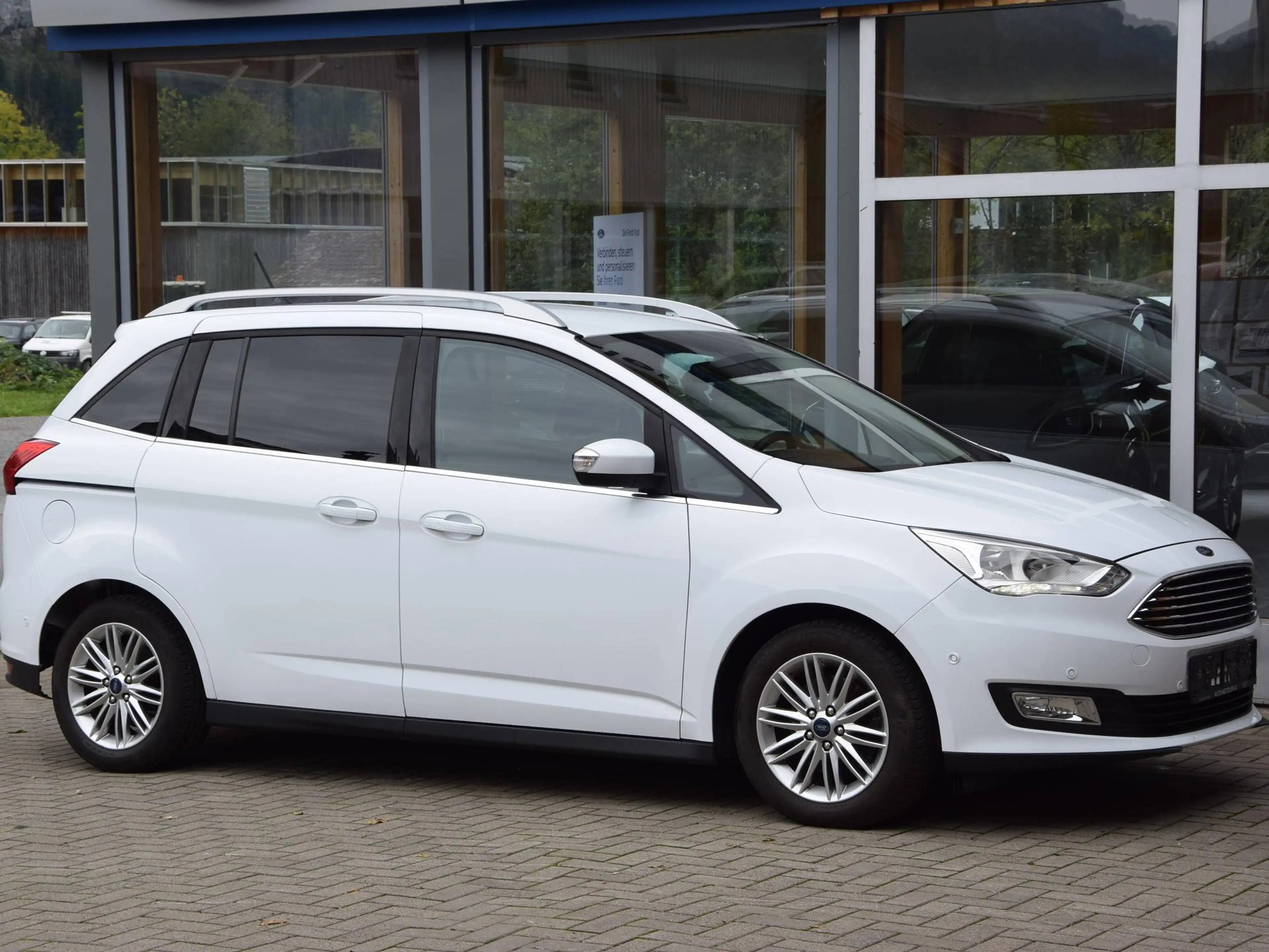 Ford Grand C-Max Titanium — photo 3