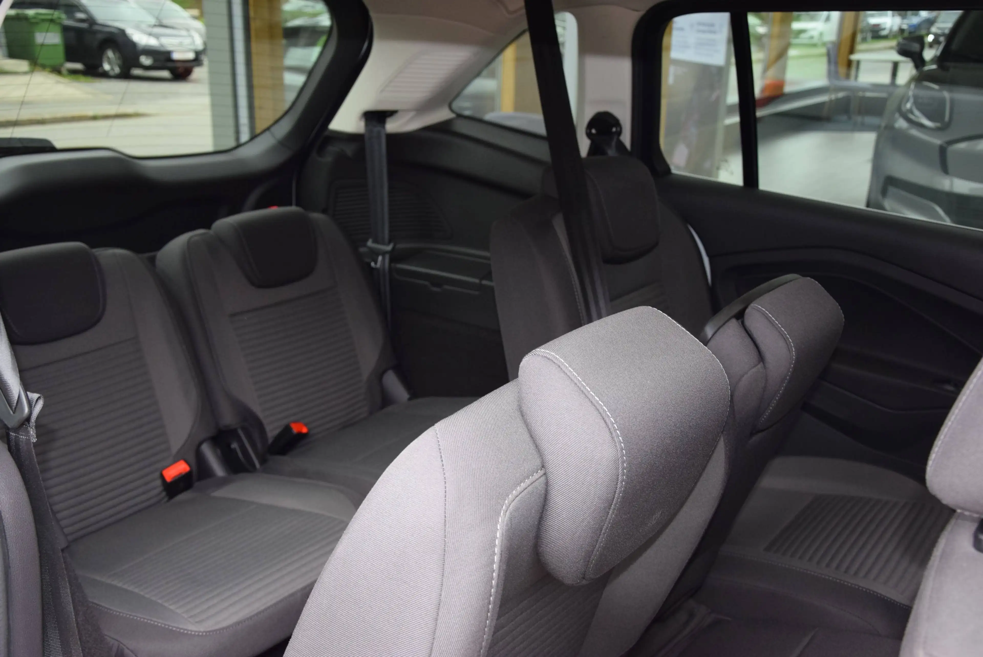 Ford Grand C-Max Titanium — photo 14
