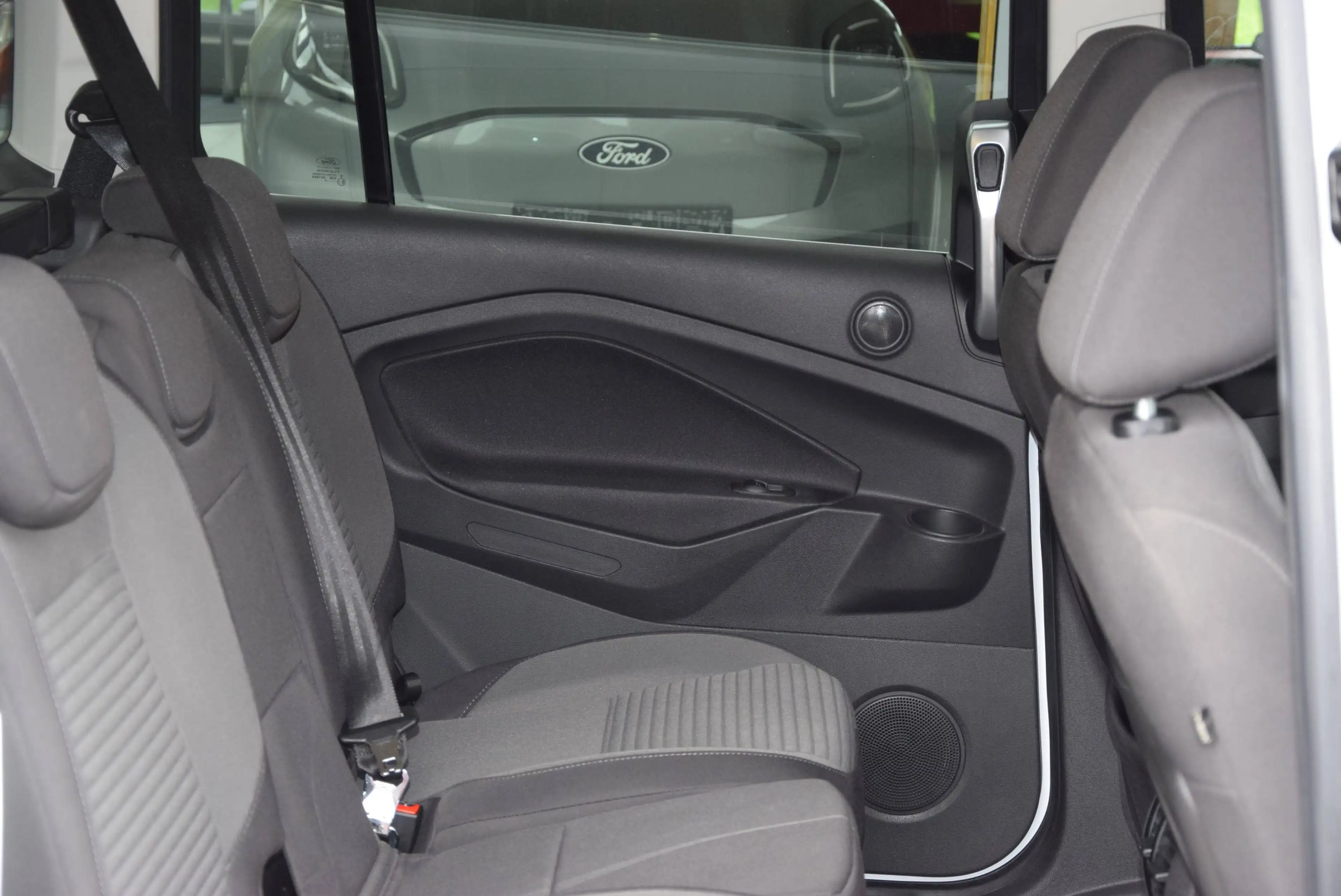Ford Grand C-Max Titanium — photo 11