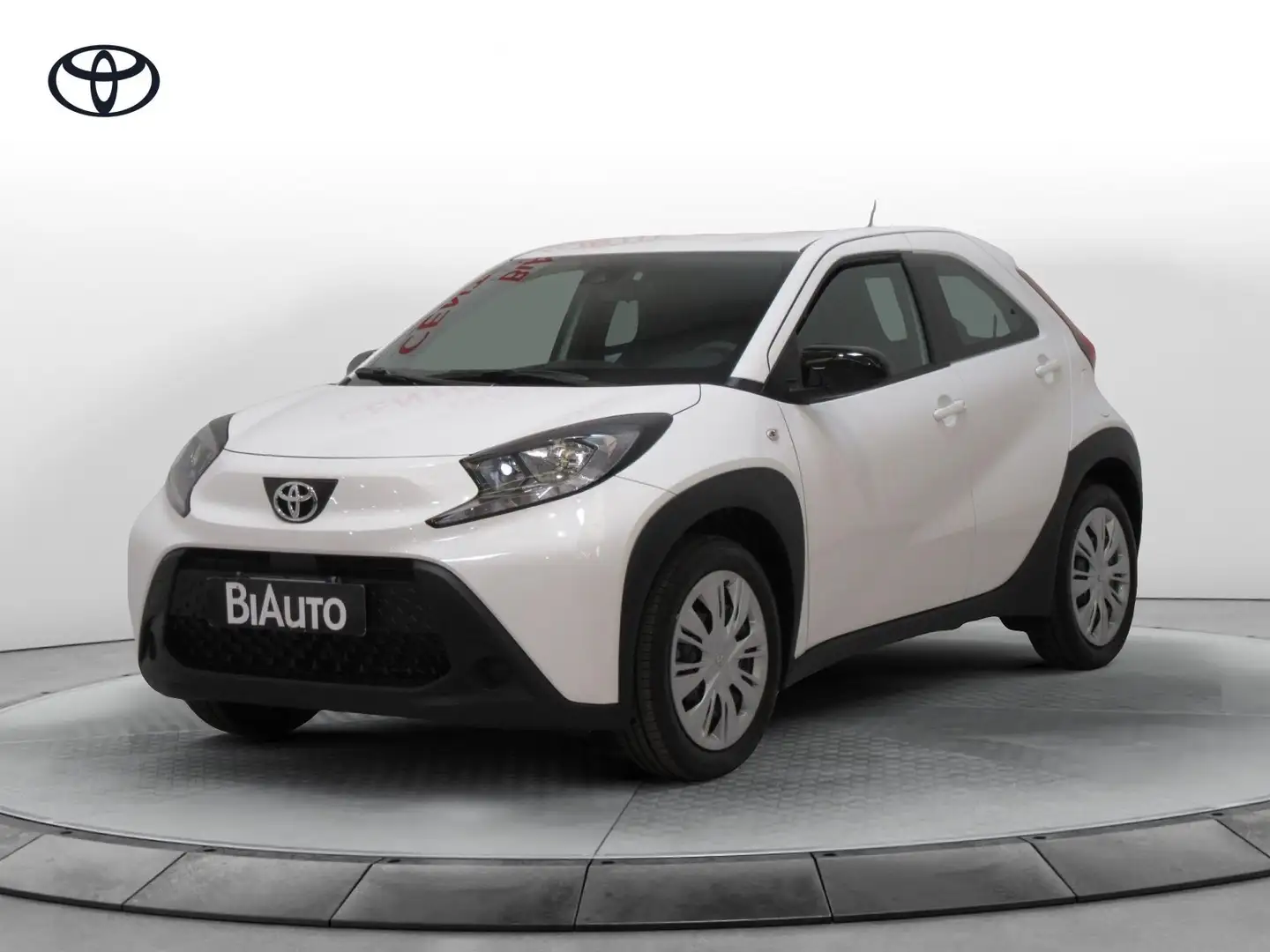 Toyota Aygo X 1.0 VVT-i 72 CV 5 porte Active Bianco - 1