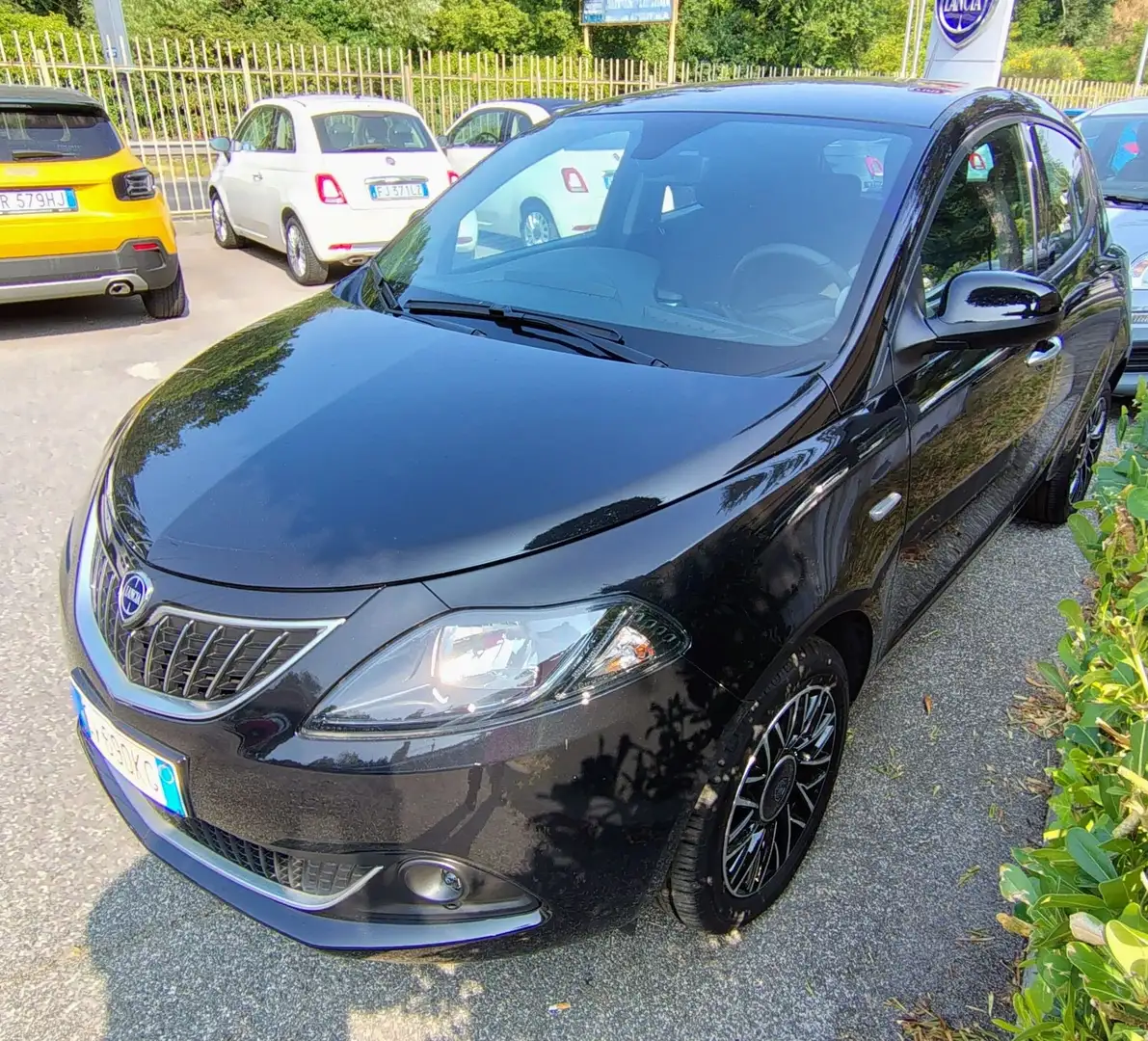 Lancia Ypsilon 1.0 FireFly 5 porte S&S Hybryd Gold PLUS Nero - 2