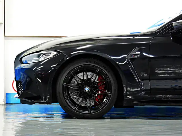 BMW M4 view 3