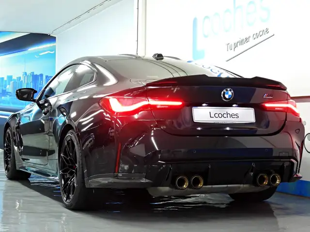BMW M4 view 9