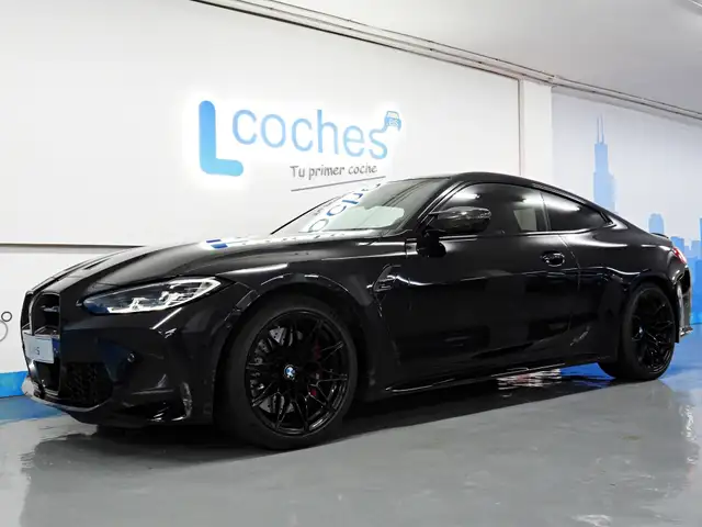 BMW M4 view 4