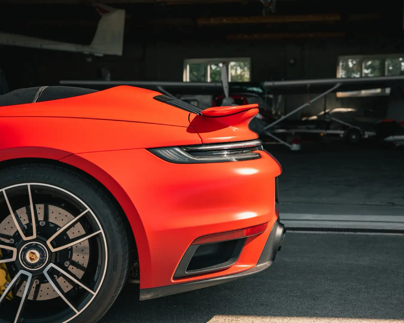 Porsche 992 911 Turbo S Cabrio PDK Grau - 2