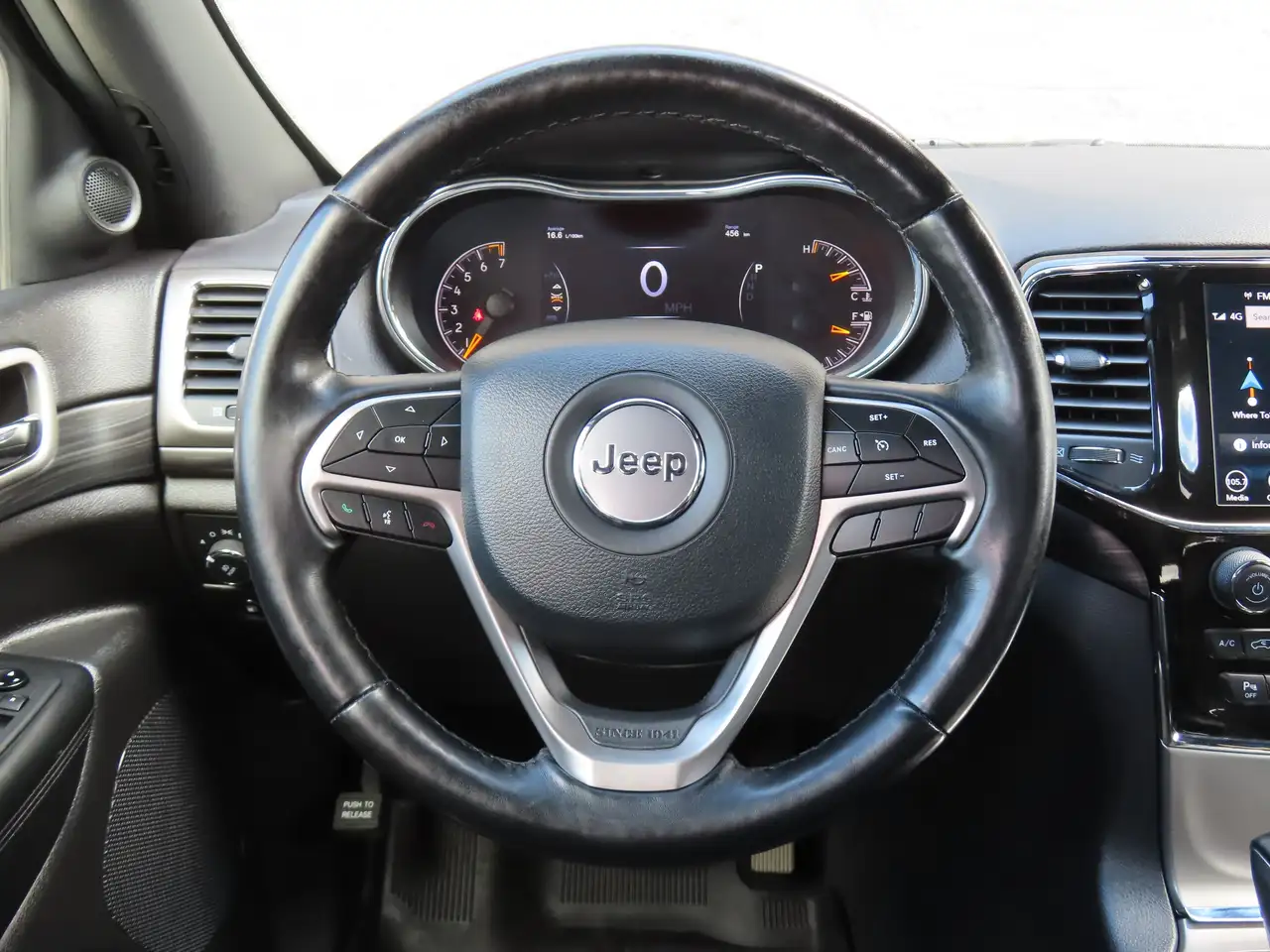 Jeep Grand Cherokee снимка Jeep Grand Cherokee