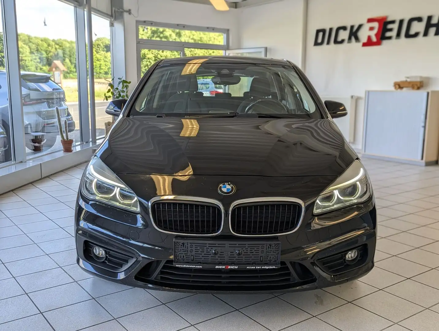 BMW 220 d xDrive LED Pano Navi SHZ AHK Zwart - 2