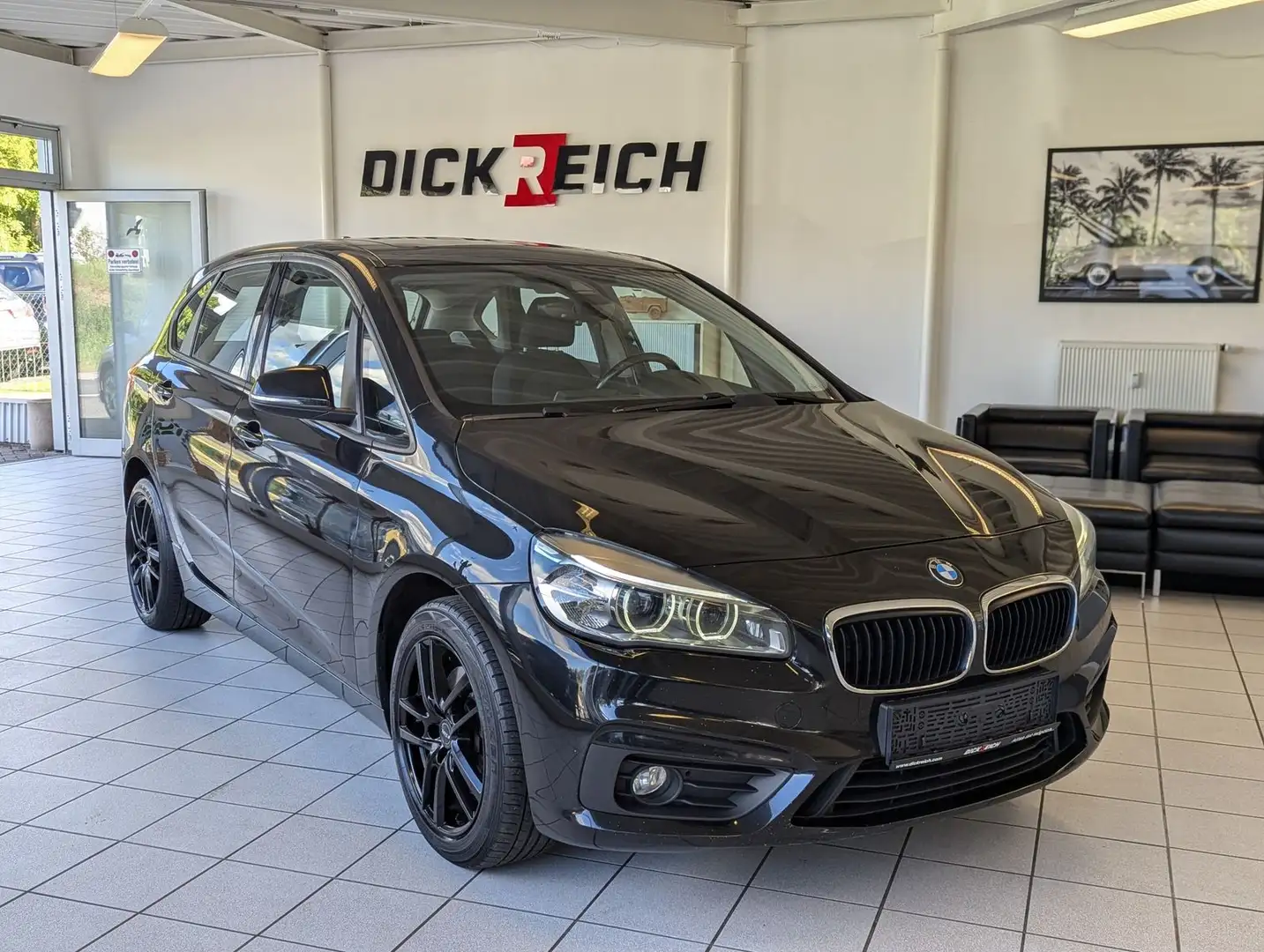 BMW 220 d xDrive LED Pano Navi SHZ AHK Zwart - 1